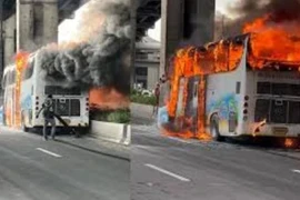 El incendio de autobús escolar en Tailandia. (Fuente: thedailyguardian.com)