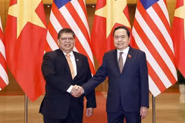 El presidente de la Asamblea Nacional de Vietnam, Tran Thanh Man, y el titular de la Cámara de Representantes de Malasia, Tan Sri Dato' Johari Bin Abdul. (Fuente: VNA)