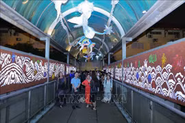 En el puente peatonal Tran Nhat Duat (Fuente: VNA)