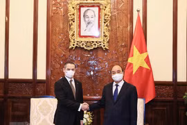 Embajador de Chile impresionado por belleza cultural del Tet tradicional de Vietnam
