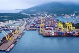 Desarrollarán sistemas logísticos asociados con puertos marítimos y aeropuertos en centro de Vietnam