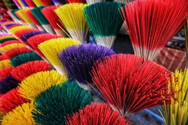 Aldea de oficio tradicional de incienso Thuy Xuan en Hue