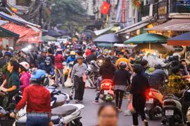 [Foto] El Mercado Hang Be, ubicado en Hanoi, atrae multitud en los últimos días del año