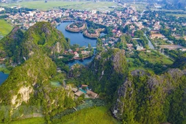 La belleza de Tam Coc-Bich Dong en otoño