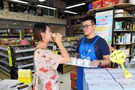 Exportan primer lote de leche de Vietnam al mercado chino 