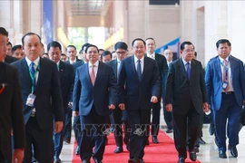 Primer ministro de Vietnam inicia agenda de trabajo en Laos