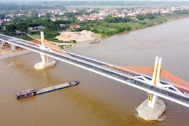Puente atirantado moderno conecta las provincias de Vinh Phuc y Phu Tho