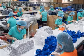 (Televisión) Vietnam exporta 415 millones de mascarillas en la batalla contra el COVID-19
