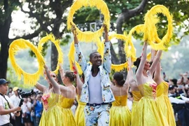 Calienta carnaval callejero atmósfera de Hanoi en ocasión de su Día de Liberación