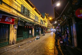 [Foto] Desierta "calle de extranjeros" Ta Hien el fin de semana tras orden de cierre por COVID-19