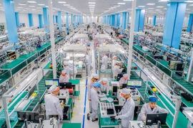 En una planta de celulares inteligentes de 5G en Vietnam