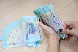 Proponen mantener el salario mínimo regional para trabajadores vietnamitas en 2021