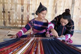 Tejido tradicional de brocado – Esencia de la etnia Thai