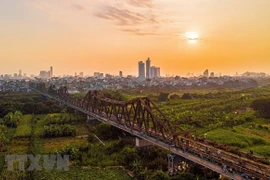 Urgen soluciones para conservar histórico puente Long Bien 