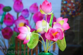Aldea de oficio de flores de papel de Thanh Tien por presevar técnicas tradicionales