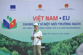 El embajador Julien Guerrier, jefe de la delegación de UE en Vietnam, habla en el evento. (Fuente:VNA)