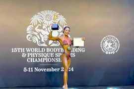 Nguyen Thi Kim Cuong gana dos medallas de oro en las categorías Fitness y Sport Physique para mujeres de más de 1,65 metros. (Fuente: baodongnai.com.vn)
