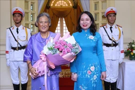 La vicepresidenta Vo Thi Anh Xuan recibió a la princesa tailandesa Maha Chakri Sirindhorn. (Fuente:VNA)