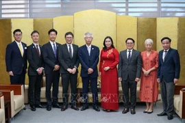 La vicepresidenta del Comité Popular de la ciudad costera de Da Nang, Nguyen Thi Anh Thi, y la delegación de la ciudad japonesa de Sakai. (Fuente: VNA)