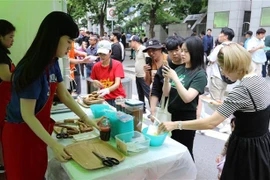 Platos tradicionales de Vietnam captan la atención especial de visitantes. (Fuente:VNA)