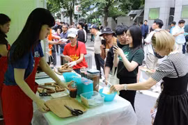 Platos tradicionales de Vietnam captan la atención especial de visitantes. (Fuente:VNA)