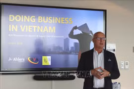 Roger Chantillon, director ejecutivo de Ahlers Logistics, habla en el evento. (Fuente:VNA)