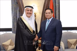 El primer ministro vietnamita, Pham Minh Chinh, recibe a Amin Al-Nasser, presidente y director general del Grupo de Petróleo y Gas de Arabia Saudita. (Fuente:VNA)