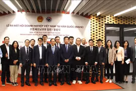 El ministro de Relaciones Exteriores de Vietnam, Bui Thanh Son, asiste a la inauguración de la Asociación Empresarial de Vietnam en Corea del Sur (BAViK). (Fuente:VNA)