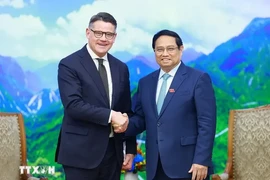 El primer ministro vietnamita, Pham Minh Chinh, y el ministro-presidente de ese estado alemán, Boris Rhein. (Fuente: VNA)