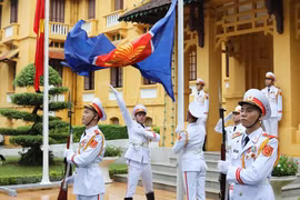 [Foto] Ceremonia con izamiento de bandera de ASEAN 