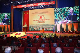 [Foto] Solemne mitin por el 90 aniversario de la fundación del Partido Comunista de Vietnam