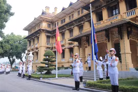 [Fotos] Ceremonia de izamiento de bandera de la ASEAN en Vietnam