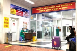 [Foto] Médicos vietnamitas atienden a pacientes con COVID-19