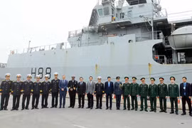 [Foto] Buque HMS Enterprise de la Marina Real británica arriba al puerto Hai Phong para una visita oficial