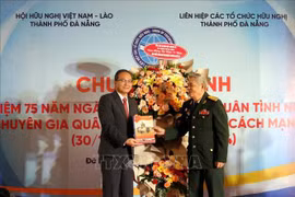Se cerebró en la ciudad centro de Da Nang una ceremonia para conmemorar el 75 aniversario del Día tradicional de los combatientes voluntarios y expertos de Vietnam en Laos (Fuente: VNA)