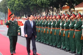 El presidente de Vietnam, Luong Cuong, visita el 12 Cuerpo de Ejército en la provincia norteña de Ninh Binh (Fuente: VNA)