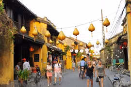 Vietnam podría recibir hasta 10 millones de turistas extranjeros en 2023 