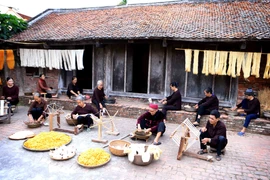 Conservan oficio de tejido de seda en comuna Nam Cao