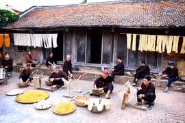 Conservan oficio de tejido de seda en comuna Nam Cao