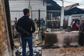 Policía indonesia recapturó a más de 100 presos fugados en isla de Sumatra 