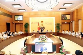 Insta primer ministro de Vietnam a acelerar perfeccionamiento del marco legal