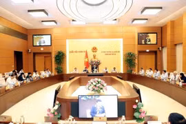 Insta primer ministro de Vietnam a acelerar perfeccionamiento del marco legal