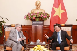 Vietnam y Uruguay debaten medidas para promover cooperación