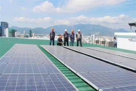 Instalarán en Vietnam primera planta de energía solar flotante a gran escala 