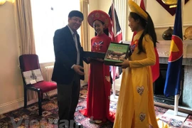 Aspiran vietnamitas residentes en Reino Unido a contribuir al desarrollo de su patria