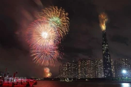 Vietnam continúa recibiendo felicitaciones por el Día Nacional