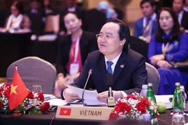 Vietnam da importancia a enseñanza de lenguas extranjeras 
