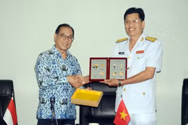 Aspiran a fortalecer cooperación entre los Ejércitos y las Marinas de Vietnam e Indonesia