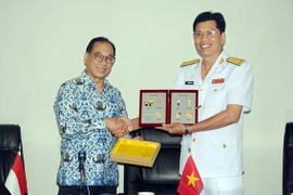 Aspiran a fortalecer cooperación entre los Ejércitos y las Marinas de Vietnam e Indonesia