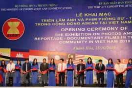Exposición de fotos y documentales en provincia vietnamita refleja unidad de la ASEAN